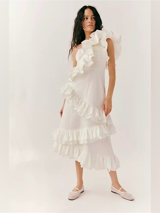 CeliaB Dresses & Skirts - CeliaB White Ruffled One-Shoulder Dress